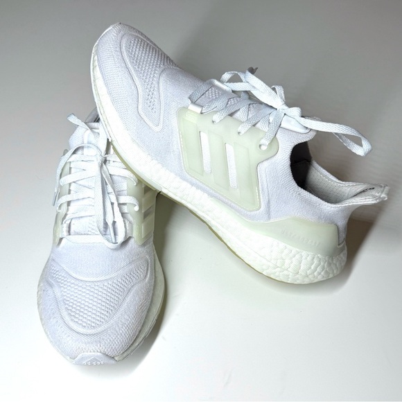 adidas Shoes - Adidas Women's Ultraboost 22 Athletic White Running Sneakers Size- 9